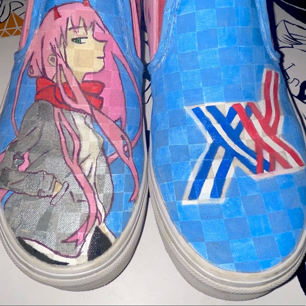 Customized VANS slides with DARLING IN THE FRANXX “002” drawing